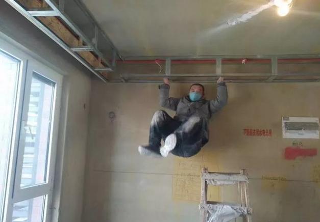 轻钢龙骨与木龙骨在选择上的利弊,吊顶选择轻钢龙骨还是木龙骨