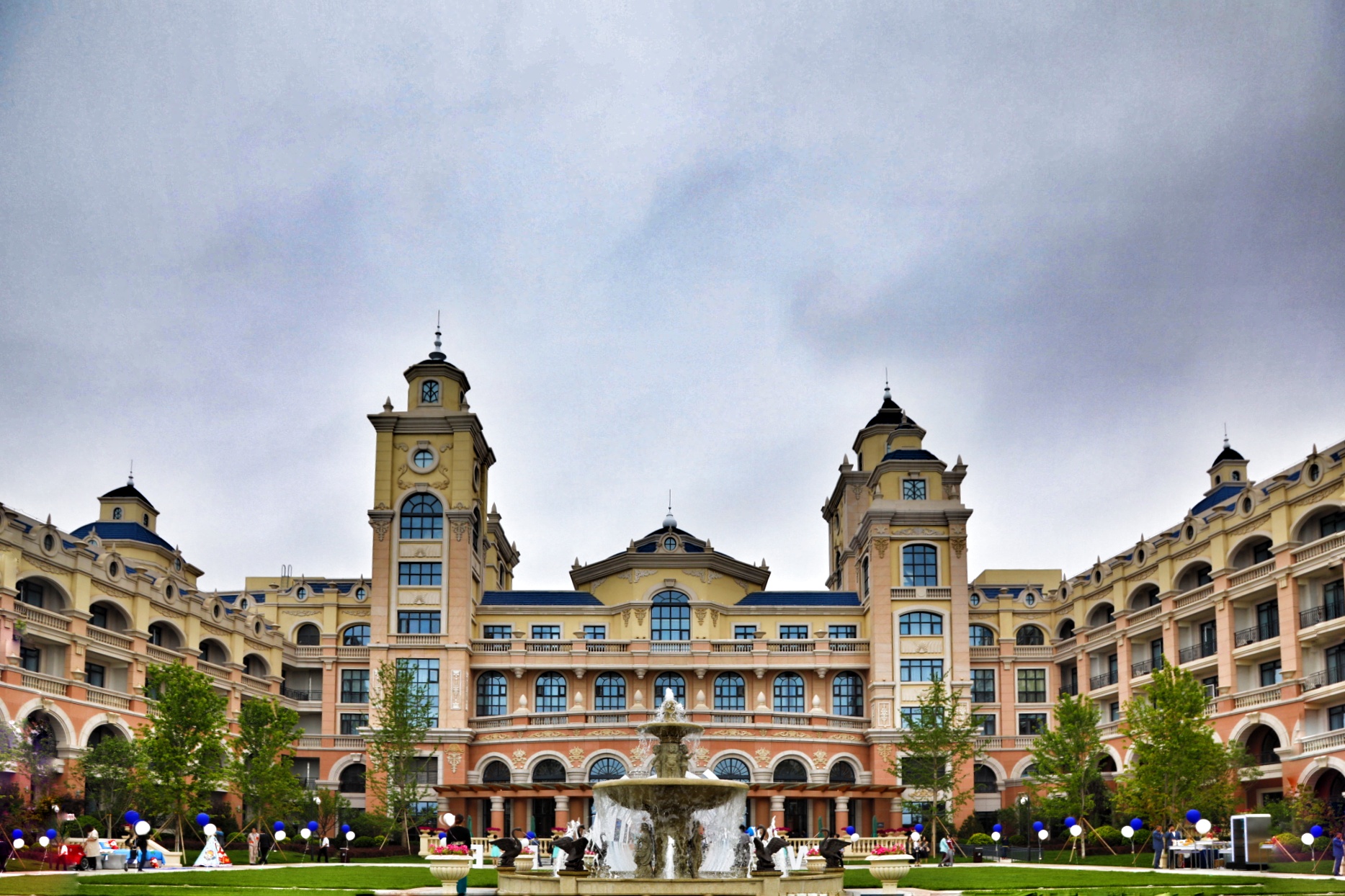 金石滩鲁能希尔顿酒店亲子,大连金石滩鲁能希尔顿酒店标志