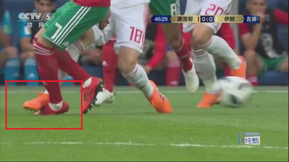 足球裁判失误挡球,足球史上最离谱的裁判