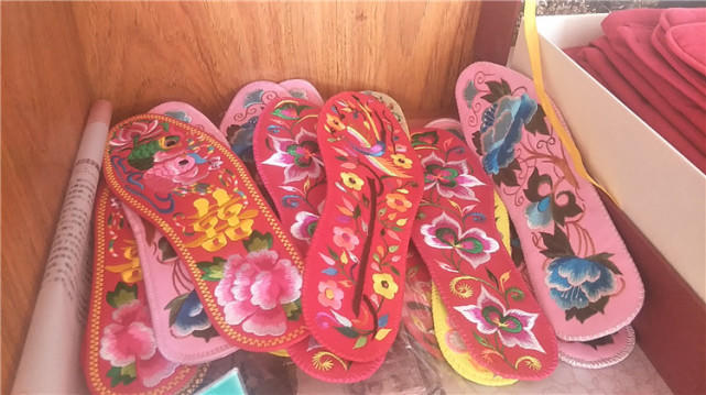 今年最好看的鞋垫纯手工鞋垫,二十几年前一针一线做的手工鞋垫