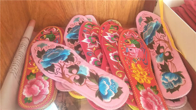 今年最好看的鞋垫纯手工鞋垫,二十几年前一针一线做的手工鞋垫