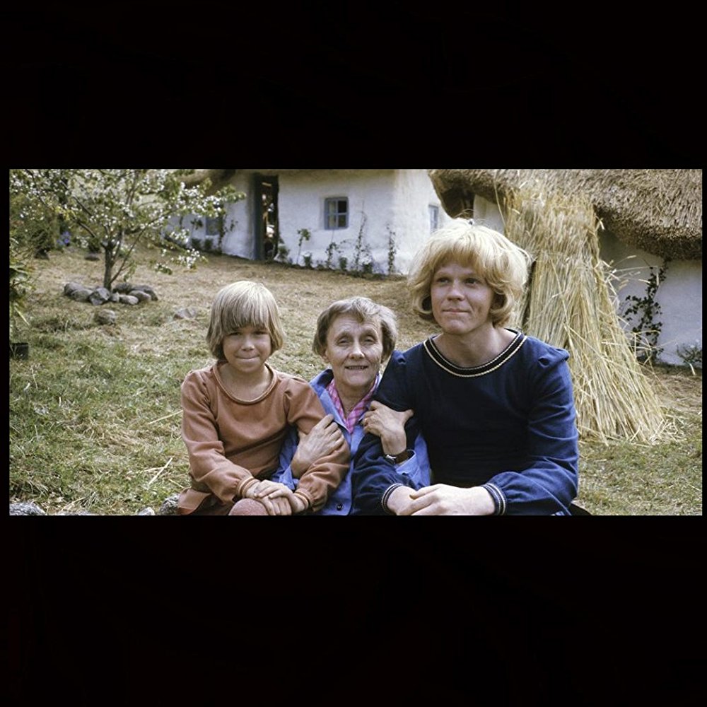 为哄生病的7岁女儿，她编了个故事成了作家，作品可绕地球三周半