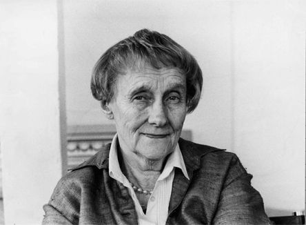 为哄生病的7岁女儿，她编了个故事成了作家，作品可绕地球三周半