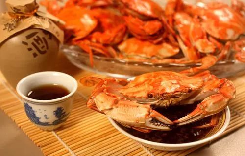 吃了螃蟹能喝酸奶牛奶吗,吃完螃蟹喝牛奶会怎么样