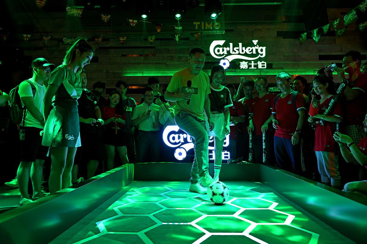 山城球迷畅享电竞足球激情,嘉你更精彩