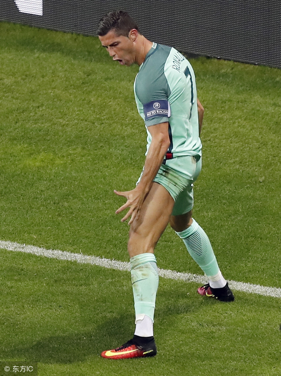 「足坛趣事」细数足坛球员十大进球庆祝动作（上）！