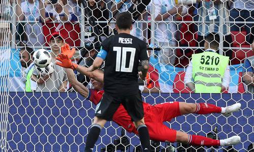 导演有预测能力,导演扑出梅西点球