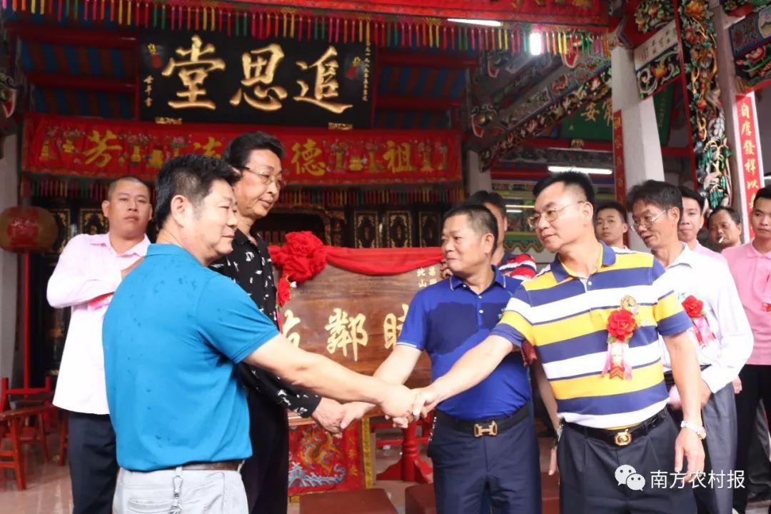 宝石火山爆发,火山喷发遇见特大暴雪