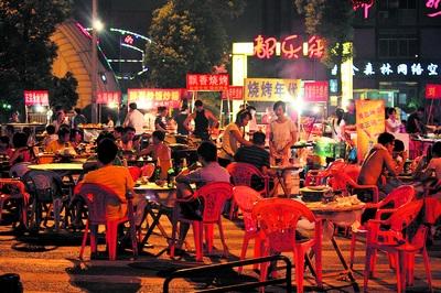 你享受看球的快乐，我有睡觉的自由