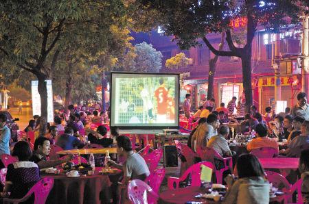 你享受看球的快乐，我有睡觉的自由