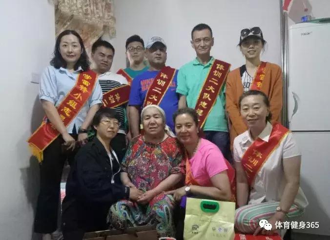 与爱同行志愿者行动,学雷锋活动日真情志愿者在行动