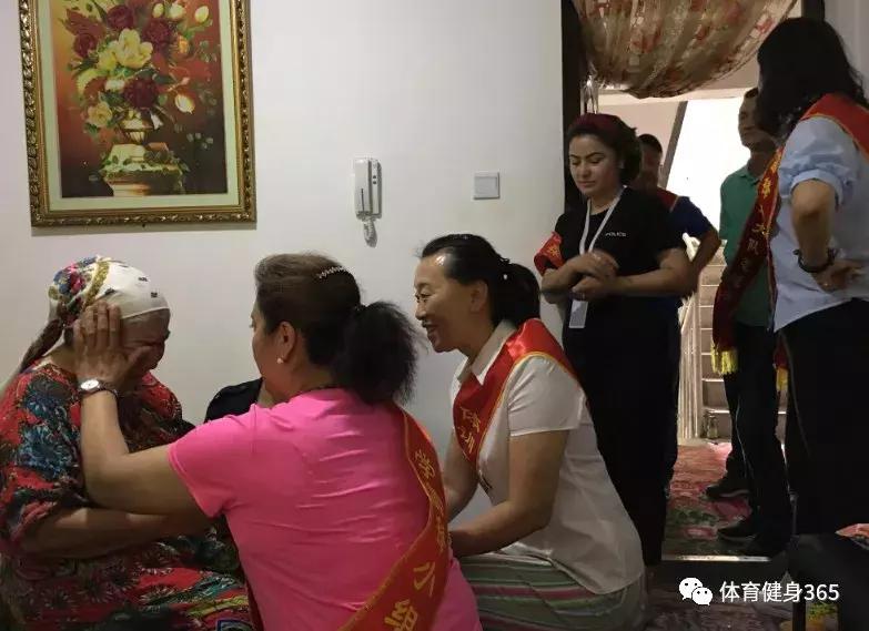 与爱同行志愿者行动,学雷锋活动日真情志愿者在行动