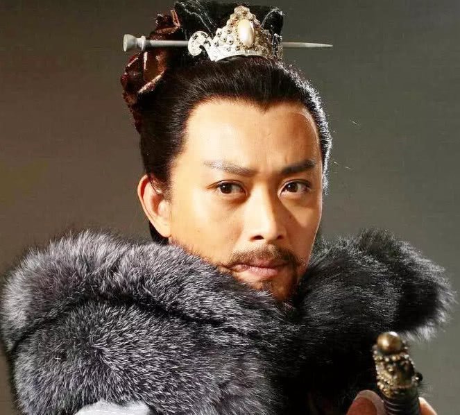 他又回来了，还是熟悉的造型，这次他演吕布！