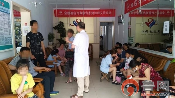 北京中医药大学附院耳鼻喉专家贺诗峰走进侯成庆诊所开展鼻炎、扁桃体炎义诊