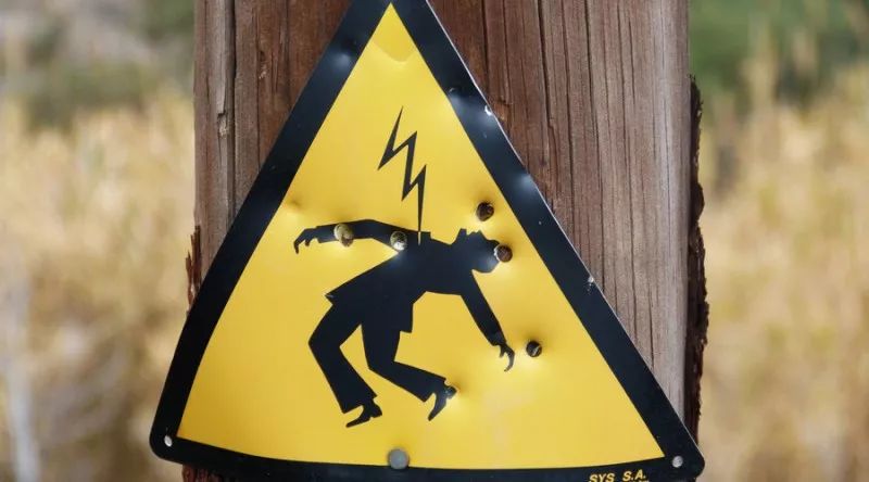 雨天触电后该如何自救,雨天触电后的急救方法有哪些