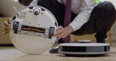 惊了，我妈竟然管一个机器人叫儿子