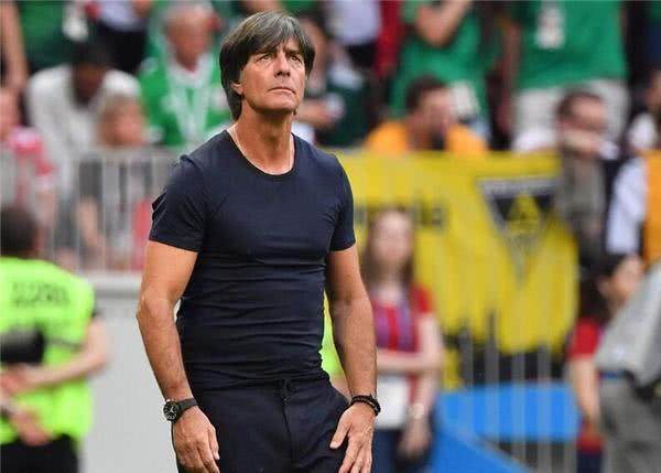 德国输球勒夫成罪人被千夫所指球迷恶搞小纸条声援落选萨内