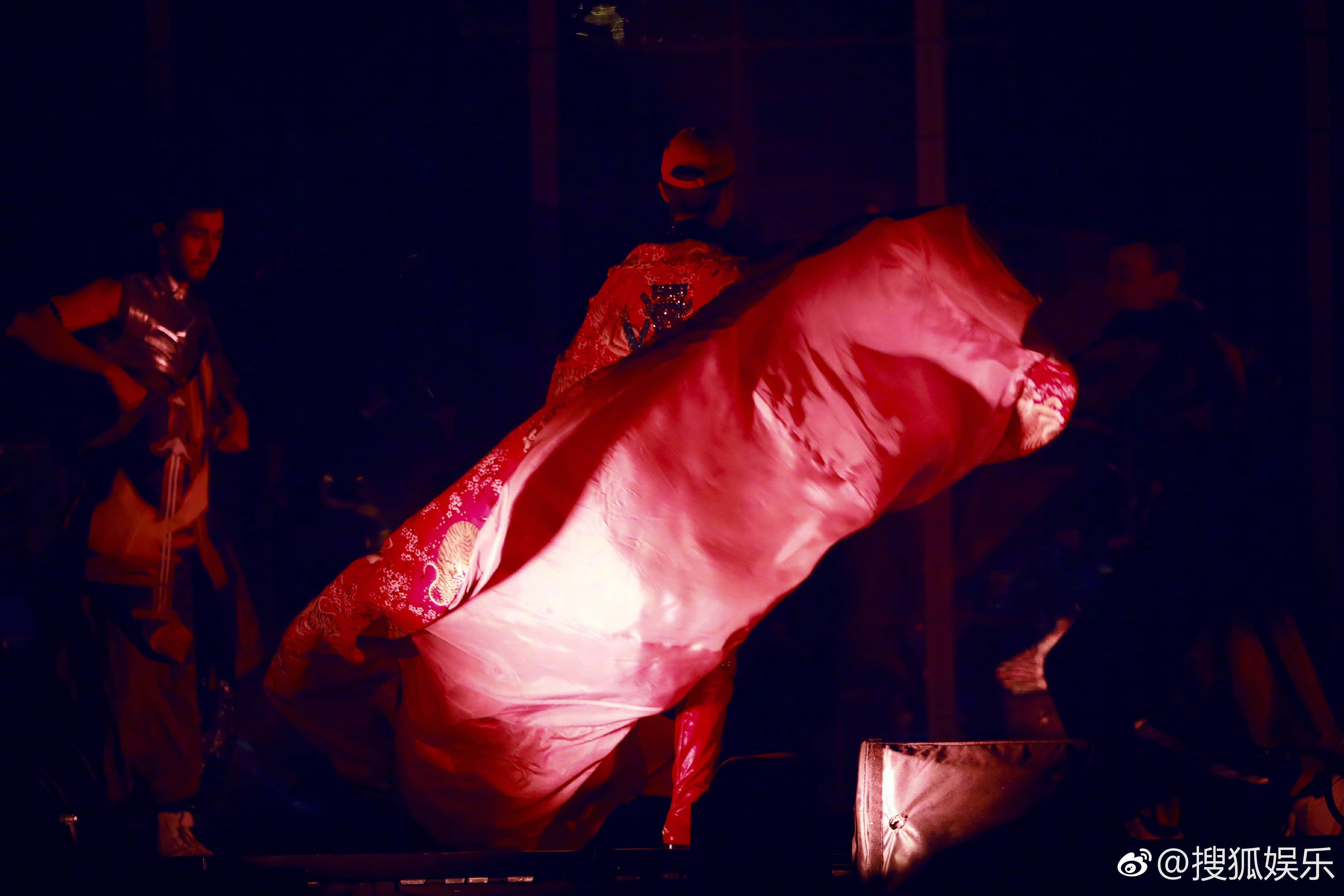 李宇春千与千寻小说,李宇春千与千寻mv