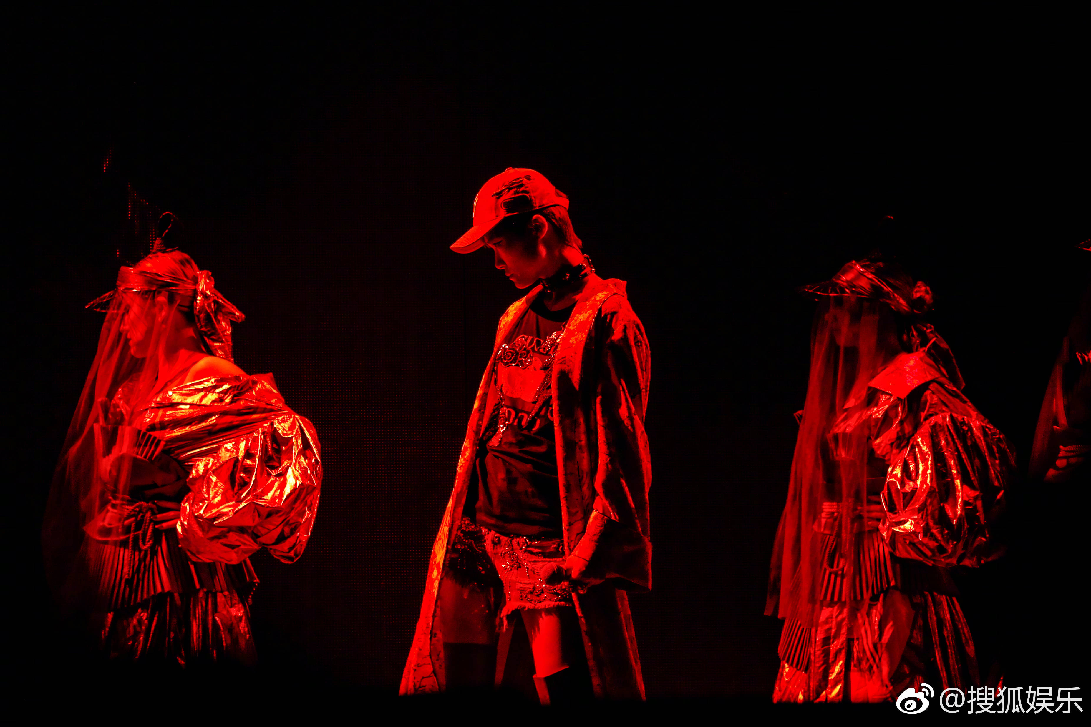 李宇春千与千寻小说,李宇春千与千寻mv