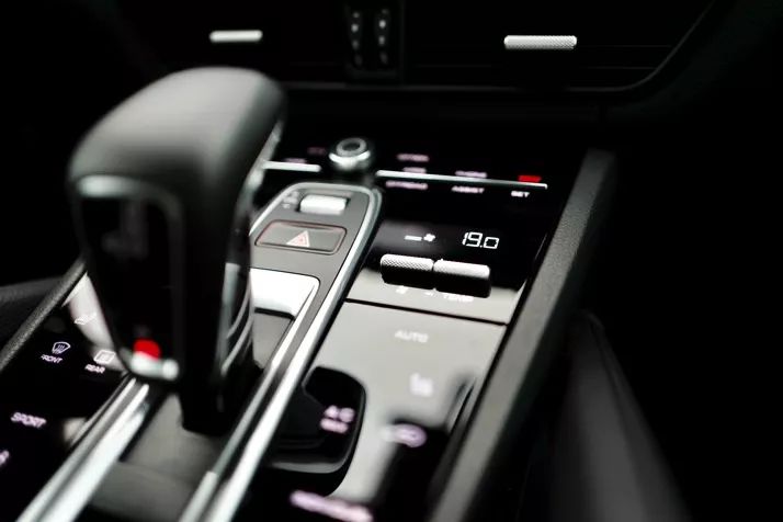 24款保时捷cayennee-hybrid混动版,保时捷卡宴cayenneturbocoupe4.0t