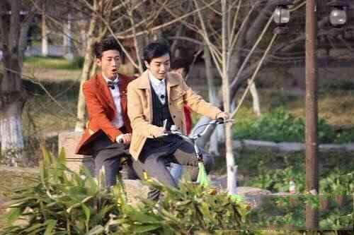 tfboys王源骑自行车,tfboys骑单车