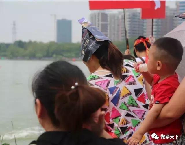 湖北孝感赛龙舟能不能有点新意,端午赛龙舟百船