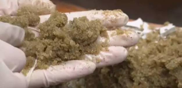 跨境旅行帮人带东西,跨境旅行有风险吗