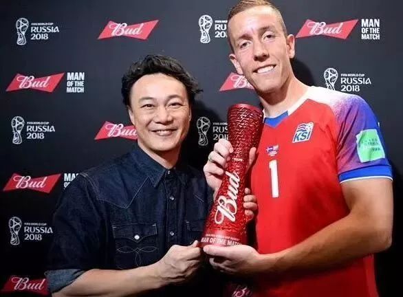 世界杯梅西被撞倒教练,世界杯梅西被铲倒