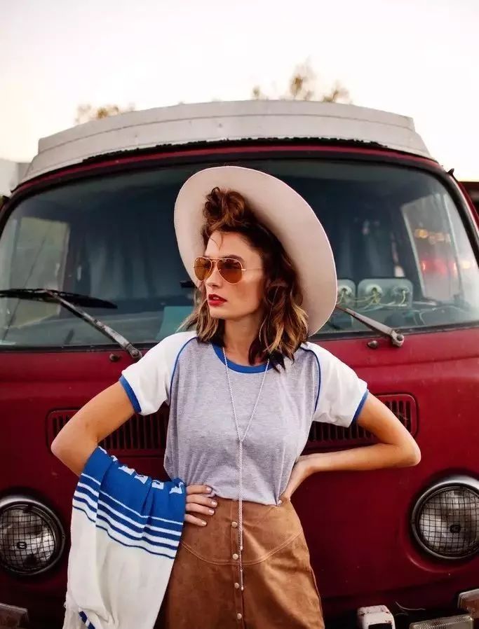 微胖女生穿t恤的显瘦小技巧,微胖女生只要穿搭对了一样显身材