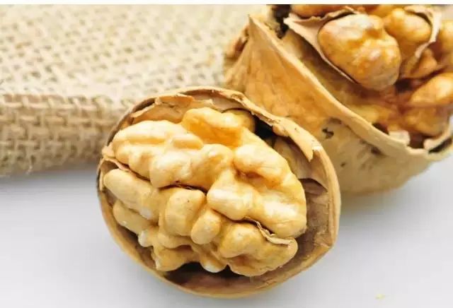 这四种坚果最好别吃,坚果的9大禁忌