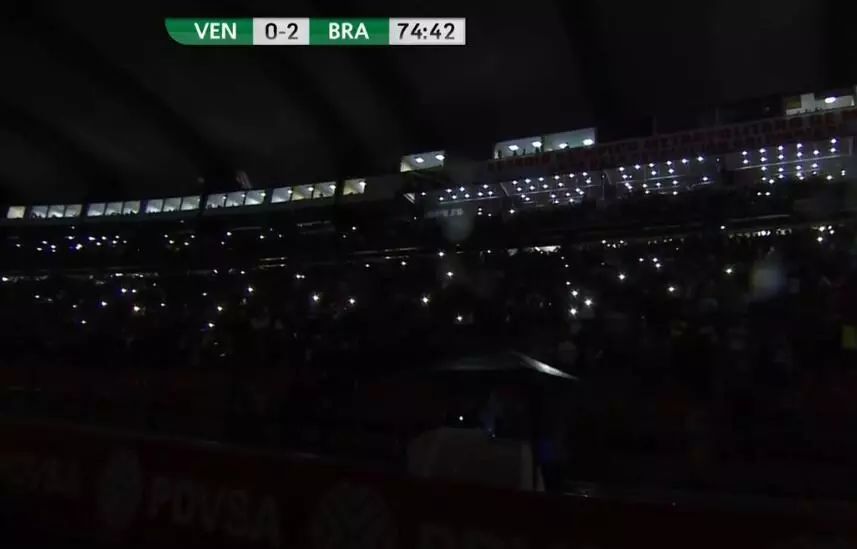 踢一场完整的球赛会消耗多少大卡,踢一场足球赛用多长时间