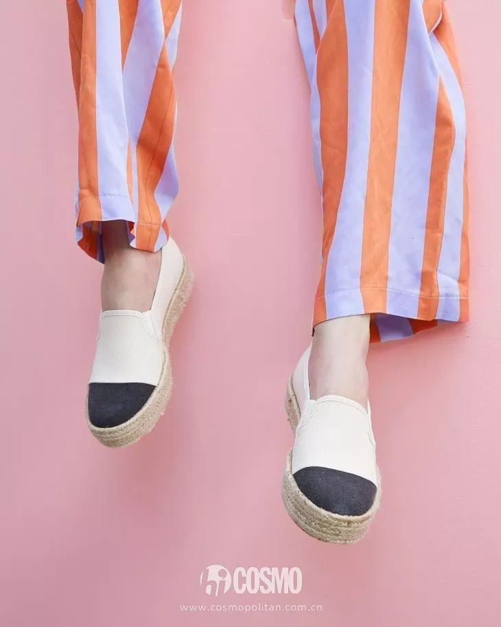 刘雯穿的小黑鞋运动鞋,刘雯复古高级鞋