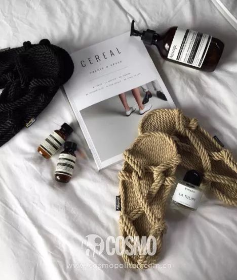 刘雯穿的小黑鞋运动鞋,刘雯复古高级鞋