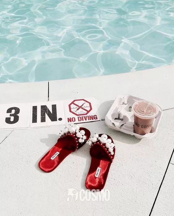 刘雯穿的小黑鞋运动鞋,刘雯复古高级鞋