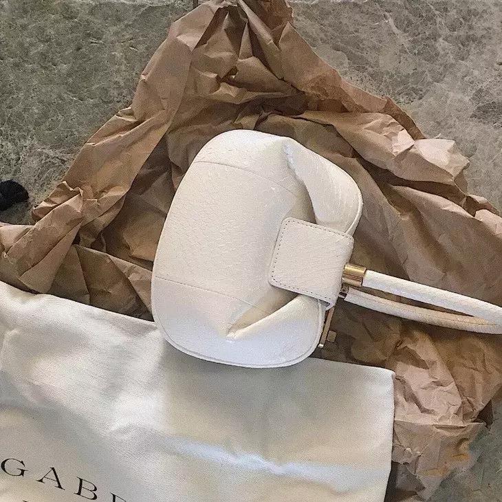 这8款平价小众包太适合当季了,小众包时尚