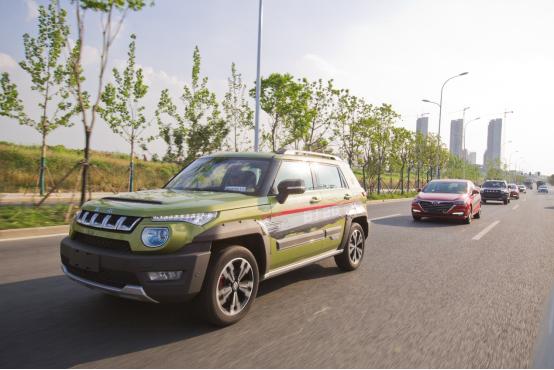 喝啤酒吃烧烤看球赛,喝啤酒开车吃烤串