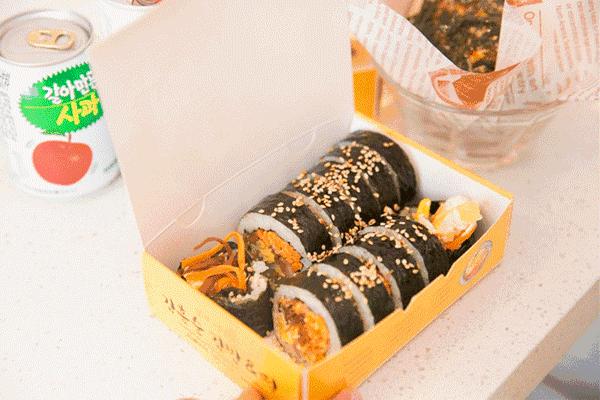 学生最爱吃的炒饭是什么炒饭,学生时代最爱吃的肉松饼