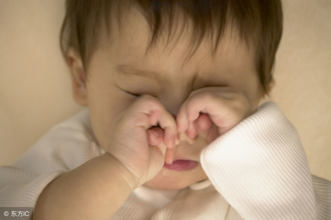 新生儿眼屎多且绿还粘眼睛怎么办,新生儿一只眼睛眼屎多黄还粘稠