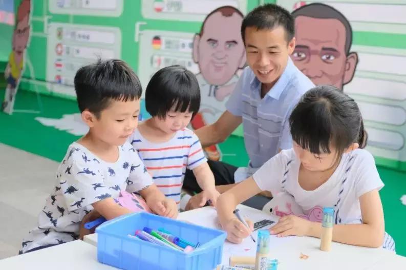 刚刚过去的父亲节，我和孩子在这里踢了一场世界杯