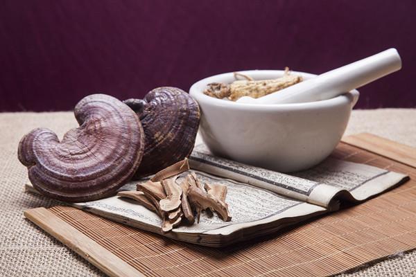 三草两木v脸紧致塑颜棒用法,三草两木适合油痘肌