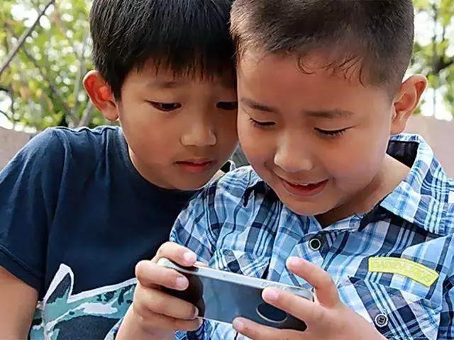 手机打多了容易得脑瘤吗,因手机引发脑瘤