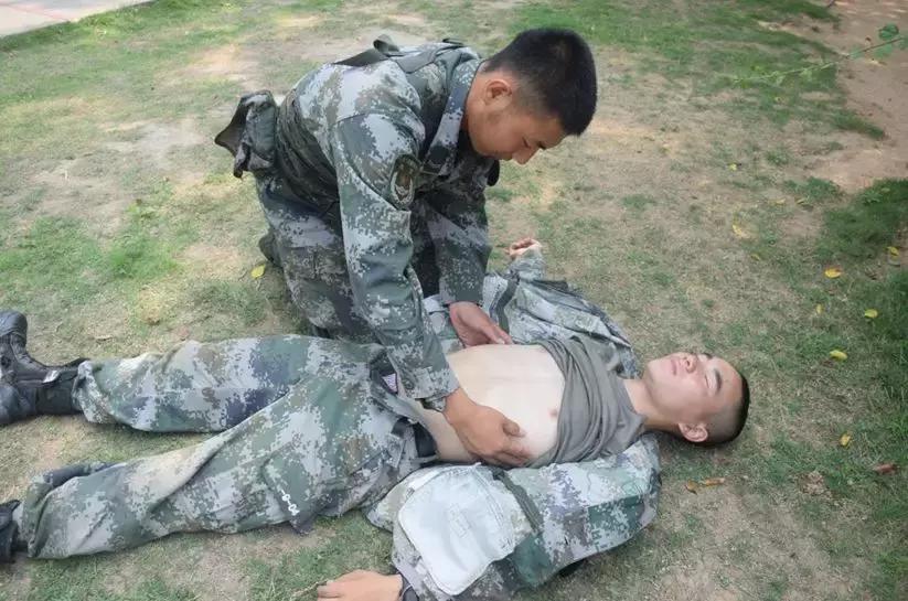 兵哥哥防中暑神器,防中暑小秘诀