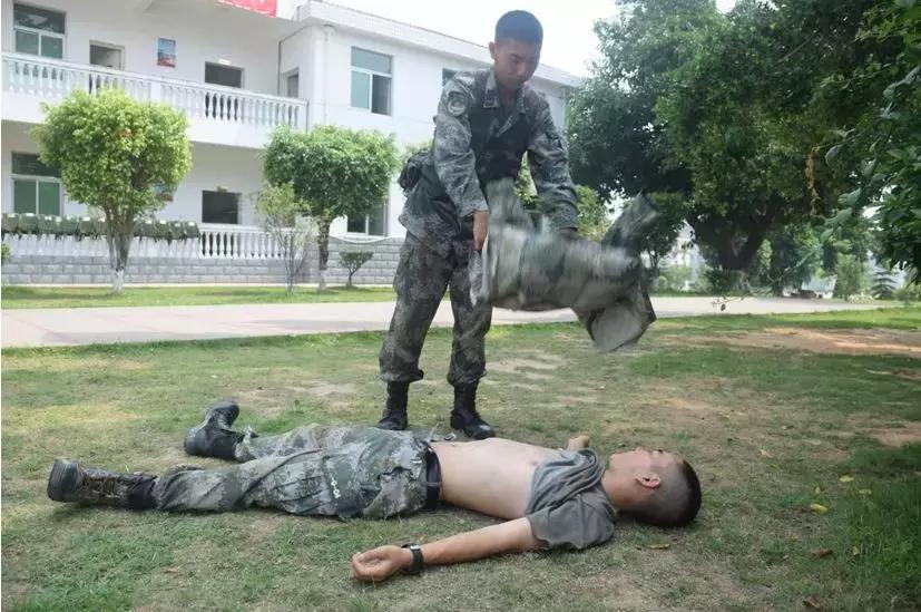 兵哥哥防中暑神器,防中暑小秘诀