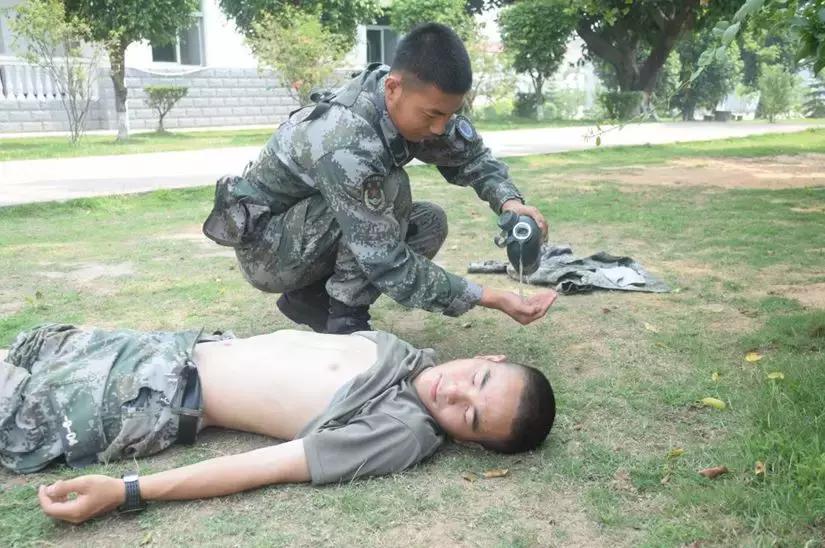 兵哥哥防中暑神器,防中暑小秘诀