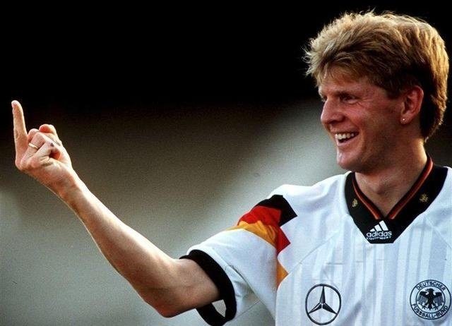 德国足坛第一硬汉，世界杯对自己球迷竖中指，他惨遭国家队开除！