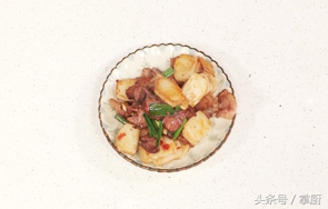 如何制作炒年糕简单又好吃,新疆大厨教你做饭店炒年糕