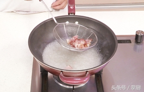 如何制作炒年糕简单又好吃,新疆大厨教你做饭店炒年糕