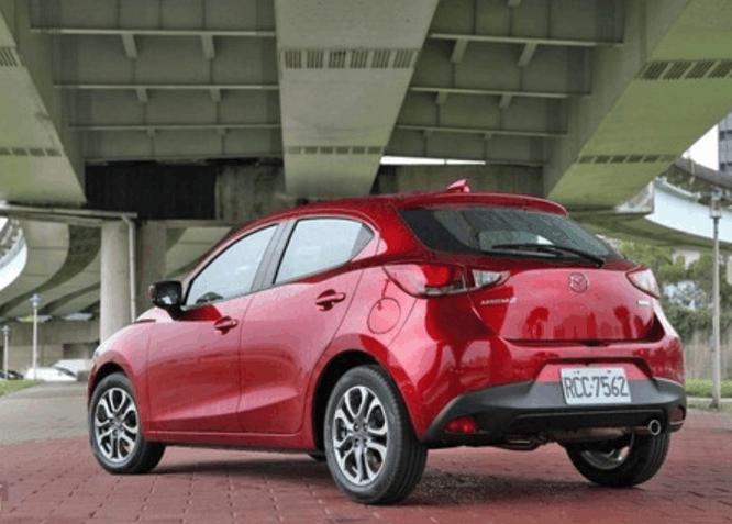 新款马自达2外观动力均升级,2019马自达2试驾视频