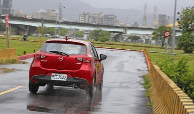 新款马自达2外观动力均升级,2019马自达2试驾视频