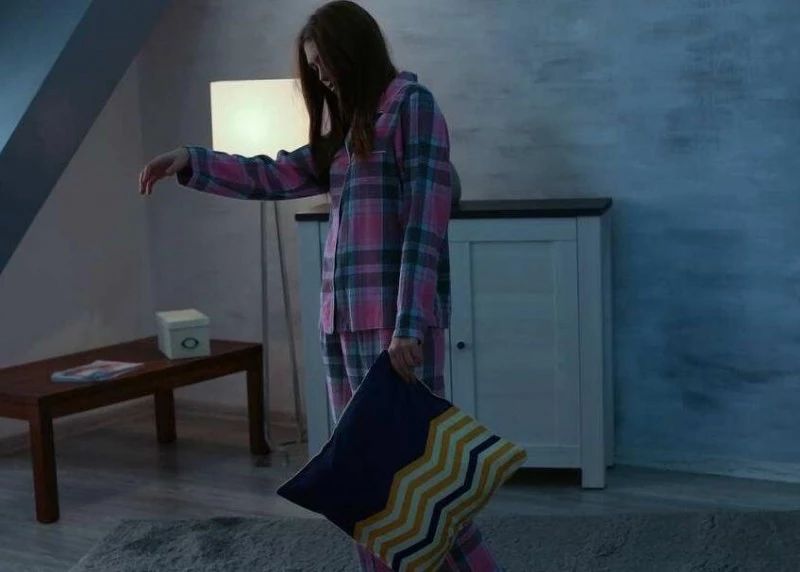 儿童梦游要叫醒吗,为什么梦游时不能叫醒梦游的人